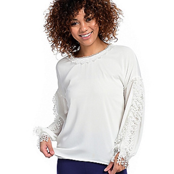 ✨3 for $30✨ White Split Sleeve Blouse NWOT - Picture 2 of 6